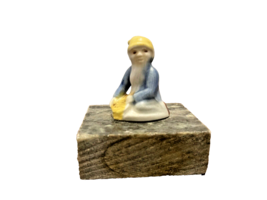 Figurine Wade Leprechaun Connemara Marble Gnome Crock O&#39;Gold Elf Pixie Ireland - £12.38 GBP