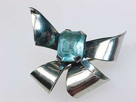 Leo Glass Brooch   Vintage Sterling Silver Ribbon Pin With Blue Rhinestone - £38.57 GBP