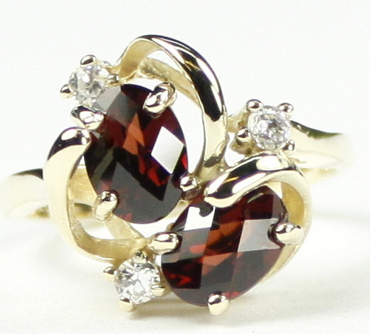 R016, Mozambique Garnet, 10Ky Gold Ring
