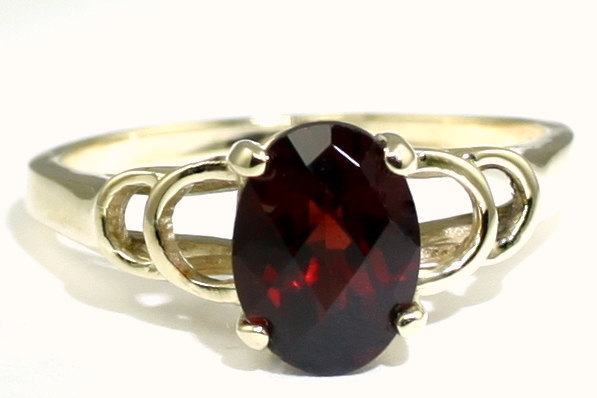 R300, Mozambique Garnet, 10KY Gold Ring
