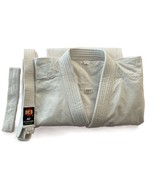 KI Int&#39;l white martial arts Gi Top Size 4, Pants Size 4, Belt -5, 100% C... - $1,029.60 MXN
