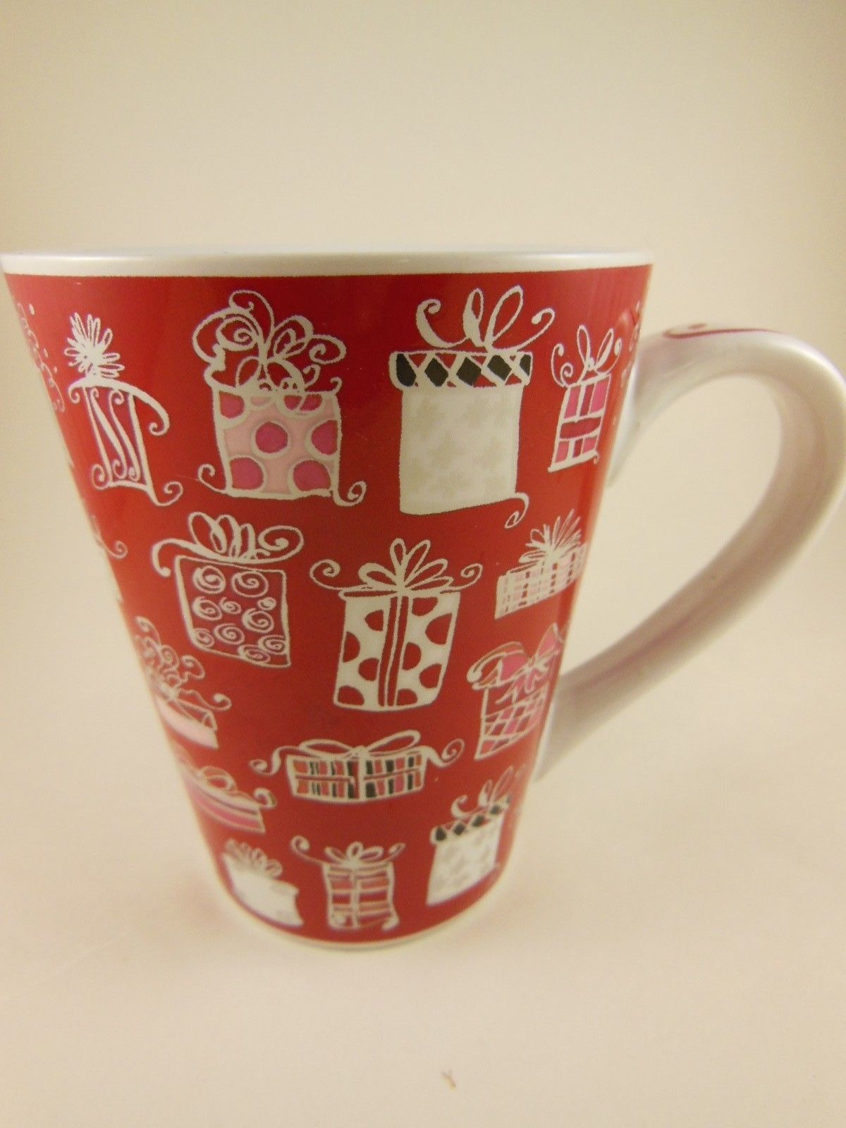 Beautiful Starbucks Christmas Mug Gifts & Bows  Holiday 2004 - $11.08