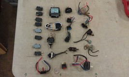 7LL52        ASSORTED ELECTRICAL SWITCHES, TWO DOZEN PIECES, VERY GOOD C... - $12.09