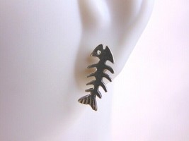 Pr Womens Vintage Estate Sterling Silver Bone Fish Earrings 1.5g E1076 - £11.86 GBP