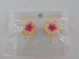 Mini Kanoa Flower Post Earrings Hawaiian Flower Beach Tweens Fashion Jewelry Nip - £8.03 GBP