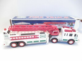 HESS 2000 FIRE TRUCK LIGHTS SOUND SIRENS BATTERIES INCLUDED EXCELLENT  S2 - £12.34 GBP