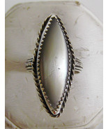 Sterling Silver Natural Mother Pearl MOP Ring Sz 7.5 Ladies Band Design ... - $68.56 CAD