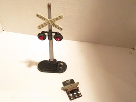 LIONEL TRAINS POST-WAR 154 HIGHWAY FLASHER SIGNAL WORKS GOOD W/PLATE- EX... - $452.39 MXN