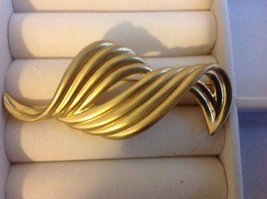 Brooch or Pin Wave Design. All Metal. Signed LIz Clairborne,Gold Color. - $6.99