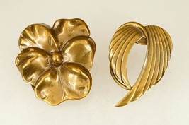 Vintage Costume Jewelry Brass Sweater Clips Jeri Lou Pansy Flower &amp; Angel Wing - £15.81 GBP