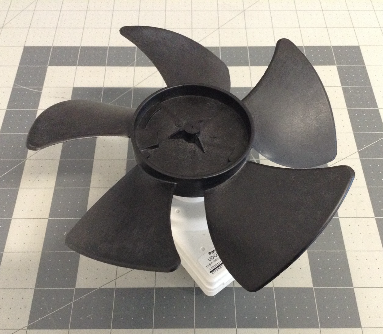 Whirlpool Refrigerator Condenser Fan Motor 12825101 UDQR107A1 W11613295 - $39.55
