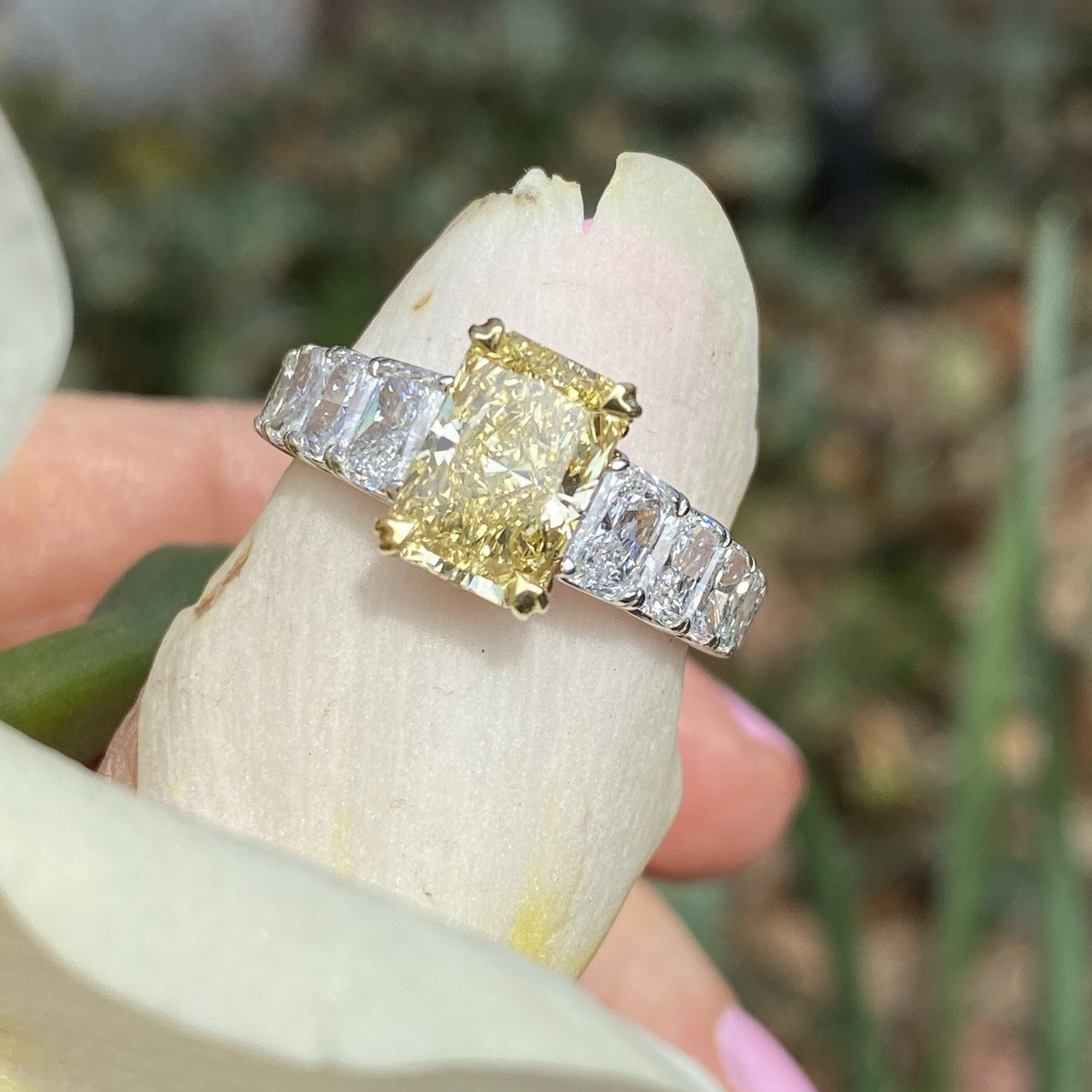 IGI 3.71Ctw Vivid Yellow Radiant Cut Lab Grown Diamond Engagement Ring 14k Gold Item image 2
