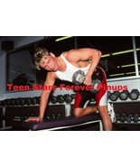 Jeremy Jordan photo vintage lifting weights in the gym - £9.39 GBP