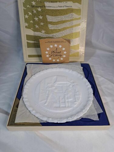 Vintage Fenton White Milk Glass 1776-1976 Bicentennial Collector Plate #4 w/box  - $14.01