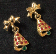 Vintage Christmas Earrings Holiday Pair Tree Gold Tone Red Green Bow 917A - £10.63 GBP