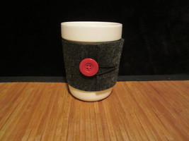 2010 Starbucks Coffee Mug Tea Cup White With Gray Felt Sleeve Cozy &amp; Red... - $281.37 MXN