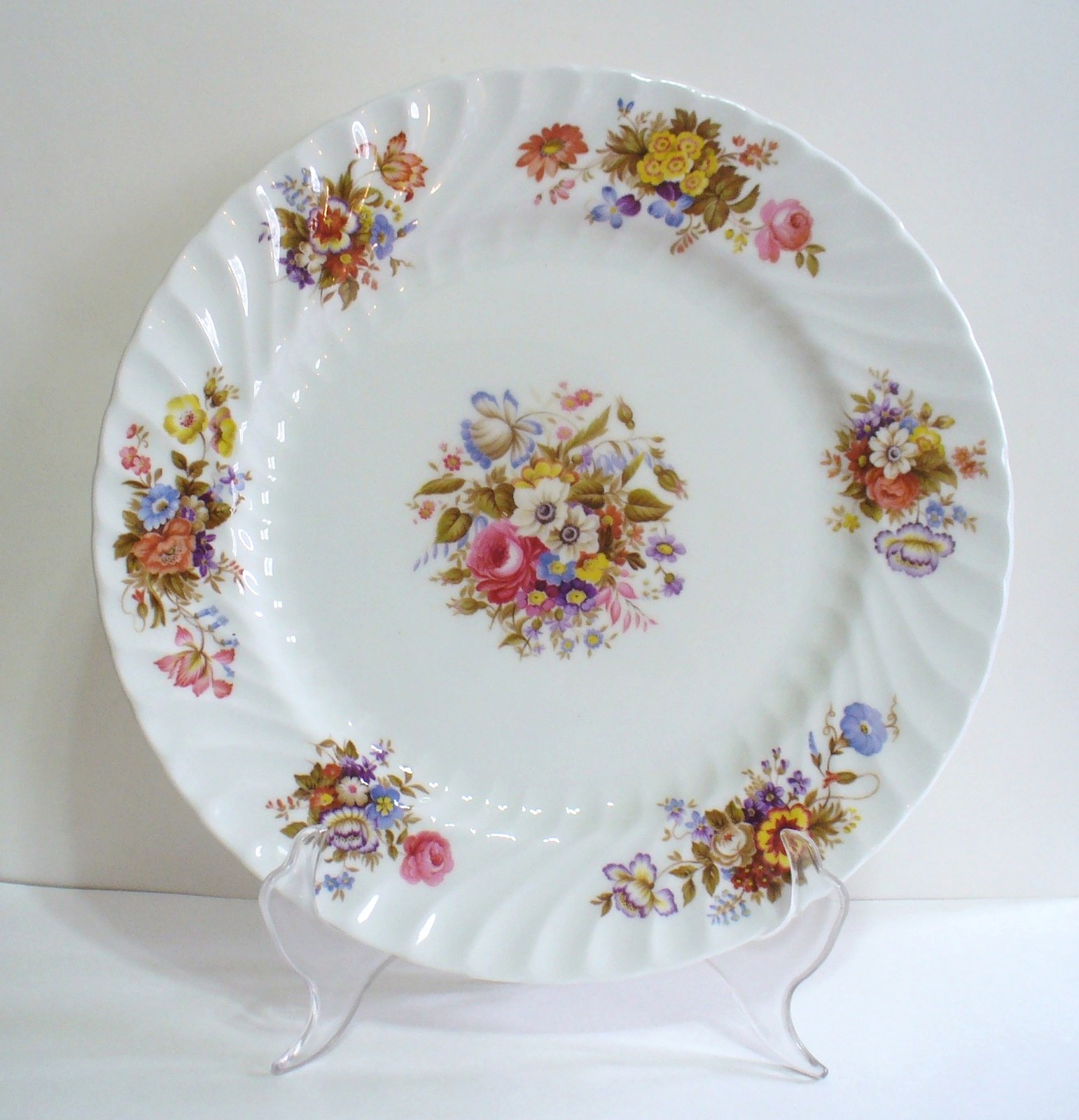 Aynsley and Sons Fine Bone China Summertime Pattern - $17.95