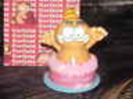 Enesco Garfield Happy Birthday Ceramic Figurine With Box - £39.21 GBP