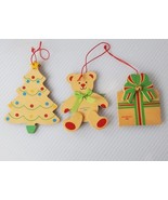 Vintage Natural Wood Christmas Tree Ornament Set Of 3 1986 Bear Present ... - €9,42 EUR