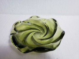 Vintage Fenton Avocado Green Glass 8&quot; Textured Swirl Ashtray Candy Dish Bowl - £15.59 GBP