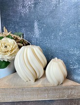 Elegant Ribbed Twirl Candle - $914.85 MXN - $1,174.34 MXN