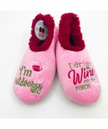 Snoozies Women&#39;s I&#39;m Outdoorsy I Drink on Porch Slippers Non-Skid  Mediu... - $237.18 MXN
