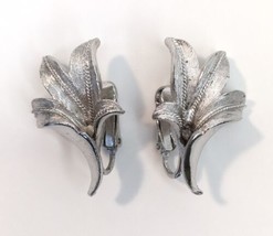 Vintage Coro Silver Tone Lily Flower Clip On Earrings 1960s Signed - £15.71 GBP
