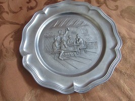 VTG ZINN GERMANY PEWTER COLLECTIBLE PLATE PUB SCENE 9&quot;  - $147.53 MXN