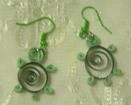 Handcrafted Green Top Turtle Paper Quill Earrings New - £10.41 GBP