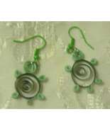 Handcrafted Green Top Turtle Paper Quill Earrings New - £10.37 GBP