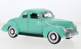 Ford Deluxe Coupe Light Turquoise Maisto 1:18 - £50.86 GBP