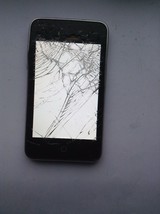 Apple iPod 8GB Black/ Silver Turns On/ Cracked Screen For Parts or Repair  - £13.13 GBP