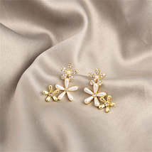 Clear Cubic Zirconia &amp; Pearl Tri-Flower Stud Earrings - £11.09 GBP