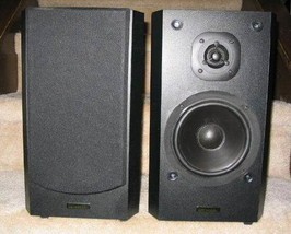 2 Techwood SAT62 2-way Bookshelf Speakers Black Stereo - £96.50 GBP
