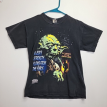 VTG 96’ Star Wars Yoda A Jedis Strength Flows From The Force T Shirt Medium - £15.23 GBP