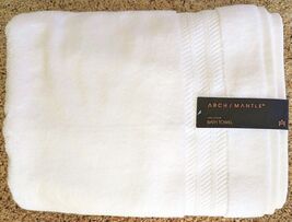 Arch/Mantle White Bath Towel Measure 30 x 54 In - $16.78