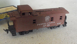 Vintage HO Scale Crown Pennsylvania 478120 Caboose Car - $273.66 MXN