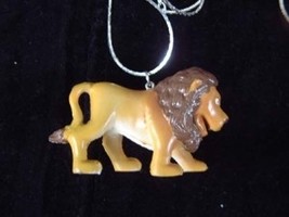 LION WALKING NECKLACE-Jungle King Toy Charm Funky Jewelry-HUGE - £3.12 GBP
