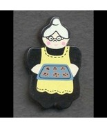 GRANNY COOKIE BAKING BUTTON PIN BROOCH-Cooking Bakery Jewelry-WD - $75.45 MXN