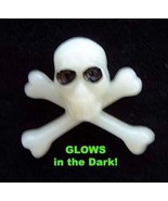 SKULL &amp; CROSSBONES GLOW PIN BROOCH-Gothic Pirate VooDoo Jewelry - $56.45 MXN