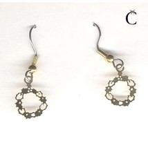 Christmas WREATH EARRINGS-Vintage Filigree BRASS Charm Jewelry-C - $73.09 MXN