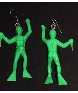 DIVER SCUBA TOY EARRINGS-Green Hunting Knife Charm Jewelry-HUGE - €6,04 EUR