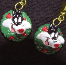 SYLVESTER CAT WREATH EARRINGS-Fun Costume Funky Holiday Jewelry - £5.57 GBP