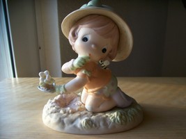 2001 Precious Moments “The Lord is Always Bee-side Us” Figurine  - £23.92 GBP