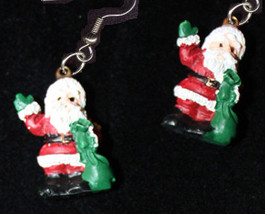 SANTA CLAUS EARRINGS-Christmas Holiday Costume Novelty Jewelry-H - £5.45 GBP