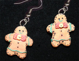 GINGERBREAD MAN EARRINGS-Holiday Cookies Food Novelty Jewelry-RS - £7.17 GBP