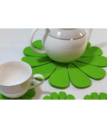 Placemats Daisy Felt Table Mats Set of 4  11,5 x 11,5 inch - $10.77 CAD