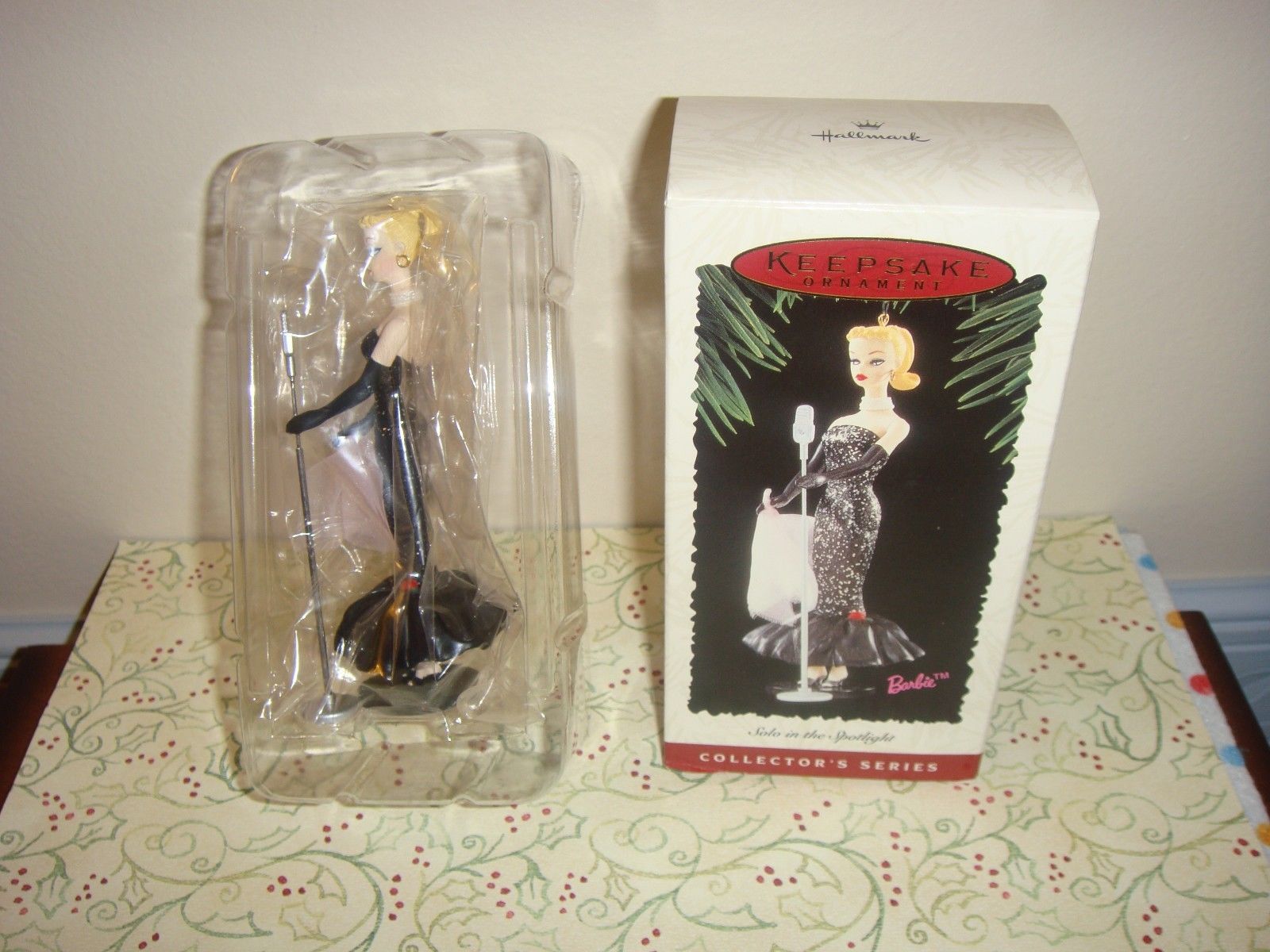 Hallmark 1995 Barbie Solo In The Spotlight Ornament - $6.99