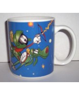 1994 WARNER BROS MARVIN THE MARTIAN SAGITTARIUS COLLECTIBLE MUG SUN SIGNS - $874.12 MXN