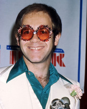 Elton John Classic Pose Tinted Sunglasses 1970&#39;s 8x10 Photo - £7.68 GBP
